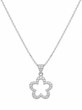Colgante flor calada de cinco pétalos en oro blanco de 18K con circonitas; la cadena mostrada no está incluida