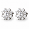 Vista frontal de pendientes de roseta de oro blanco con diamantes