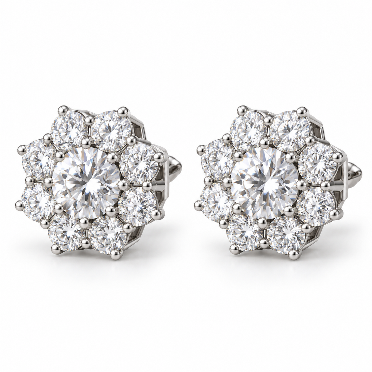 Vista frontal de pendientes de roseta de oro blanco con diamantes