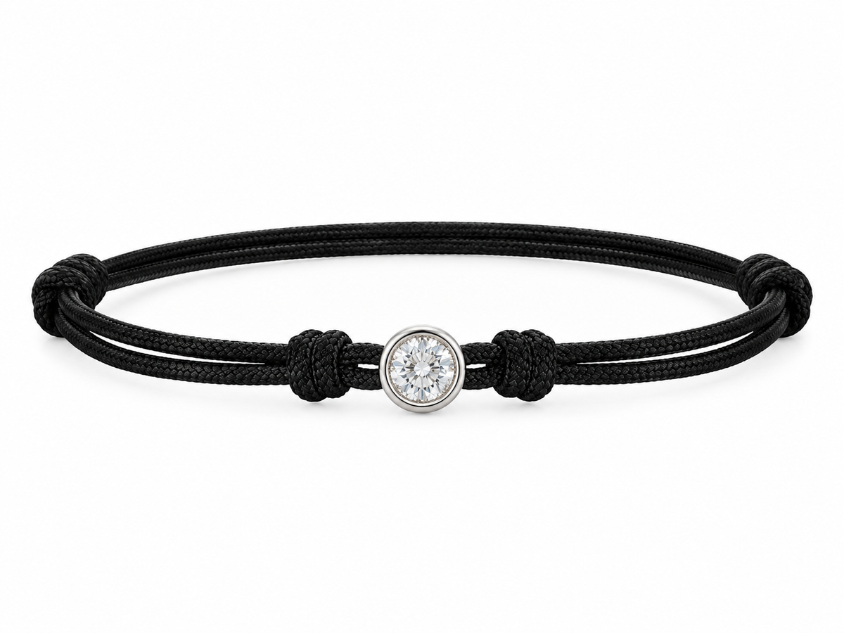 Pulsera de cordón negro con nudos de macramé y diamante central de 0,15 ct engastado en oro blanco de 18K