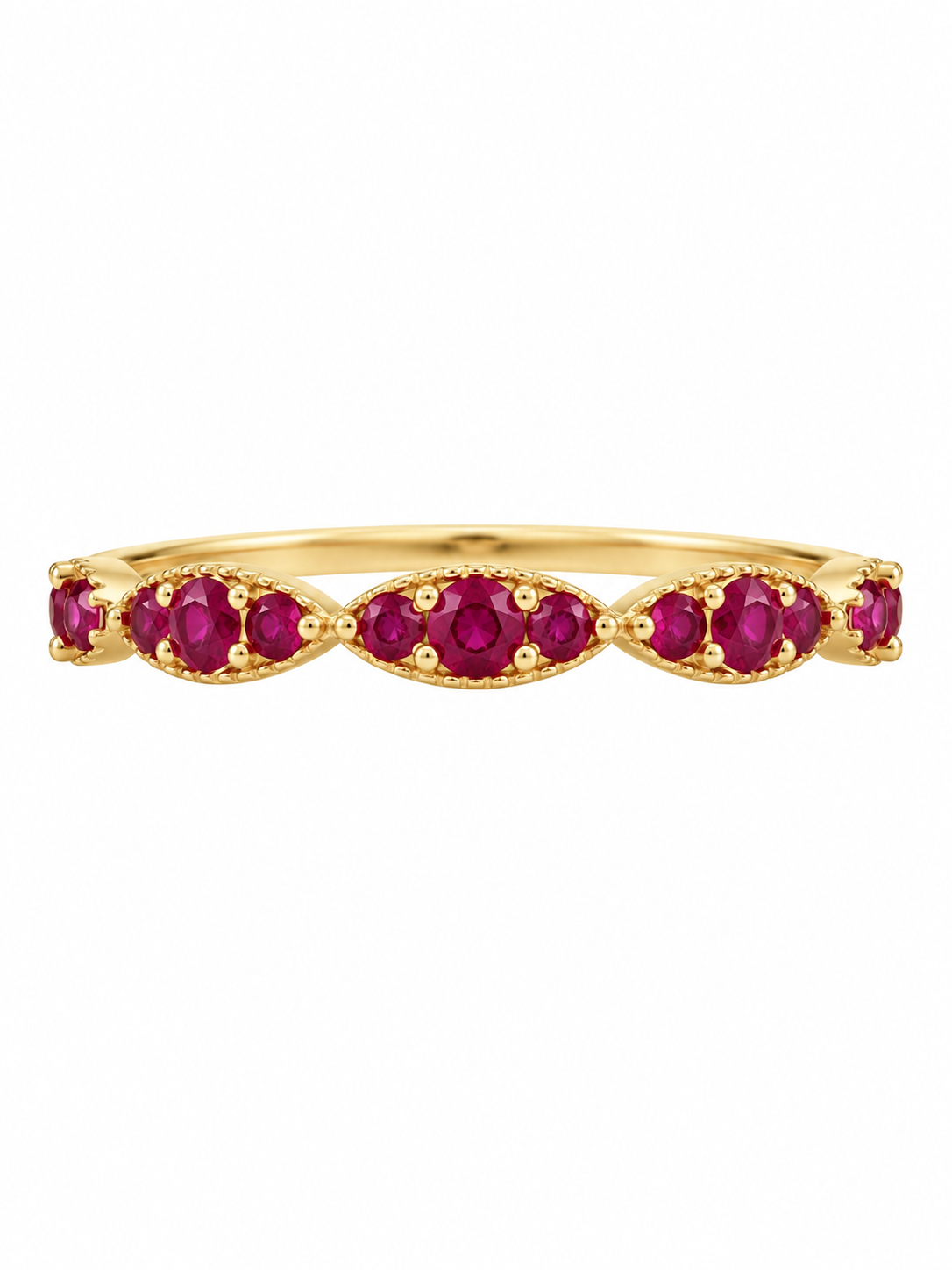 Anillo de oro amarillo con rubíes agrupados en formas alargadas
