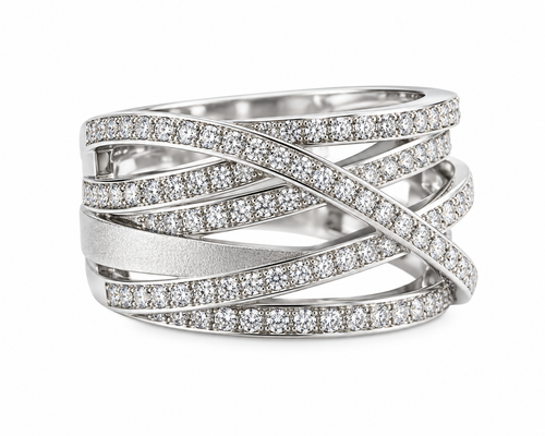 Anillo ancho de oro blanco con cintas entrecruzadas, hileras de diamantes y una cinta mate