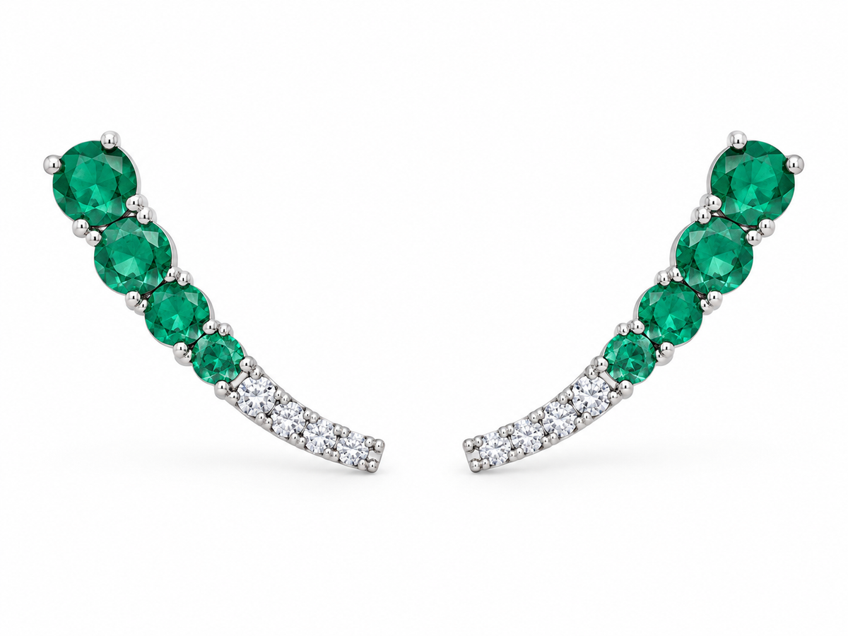 Pareja de pendientes trepadores curvos con esmeraldas verdes y diamantes de 0,12 ct en oro blanco de 18K