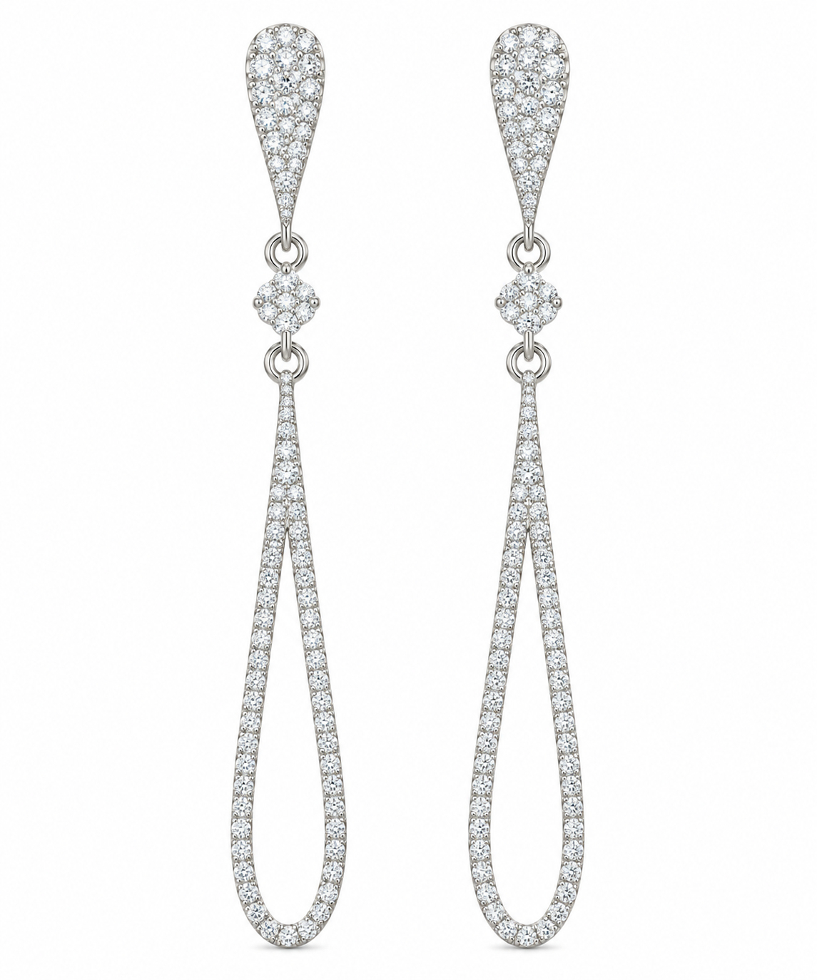 Vista frontal de pendientes largos de oro blanco con diamantes y gota abierta