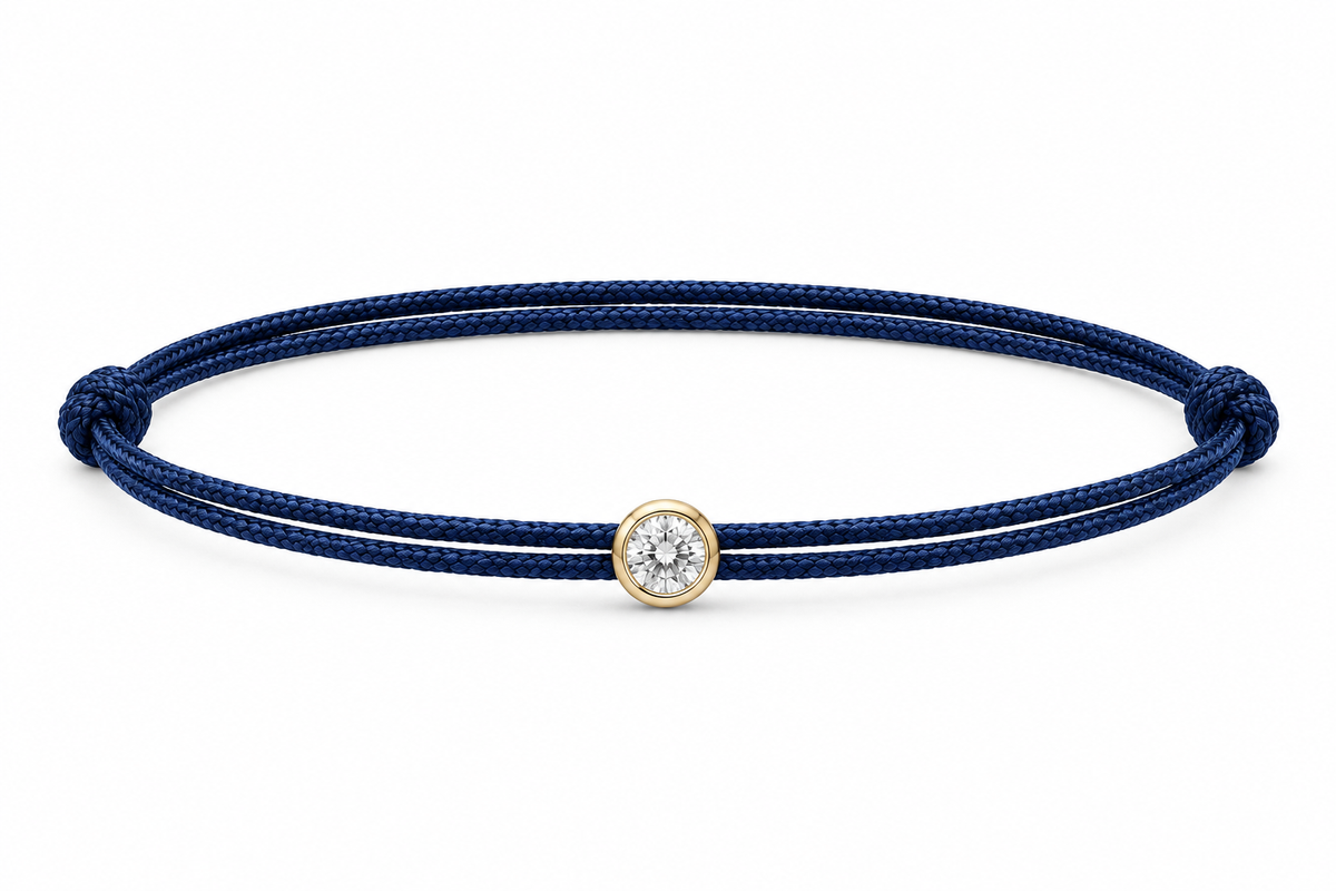 Pulsera de hilo azul marino con diamante central en chatón de oro